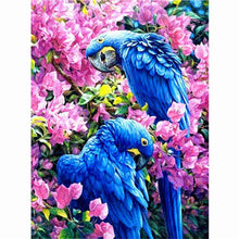 Laden Sie das Bild in den Galerie-Viewer, Diamond Painting - Blaue Ara im rosa Blumenparadies