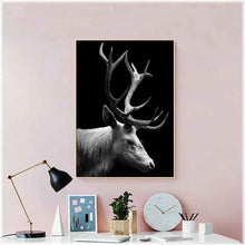 Laden Sie das Bild in den Galerie-Viewer, Diamond Painting - Hirsch / schwarz-weiß