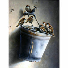 Laden Sie das Bild in den Galerie-Viewer, Diamond Painting - Spatzen auf dem Kübel