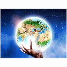 Laden Sie das Bild in den Galerie-Viewer, Diamond Painting - Welt in Händen