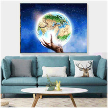 Laden Sie das Bild in den Galerie-Viewer, Diamond Painting - Welt in Händen