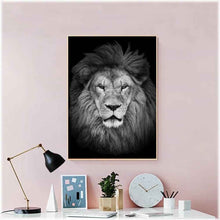 Laden Sie das Bild in den Galerie-Viewer, Diamond Painting - König der Tiere / schwarz-weiß